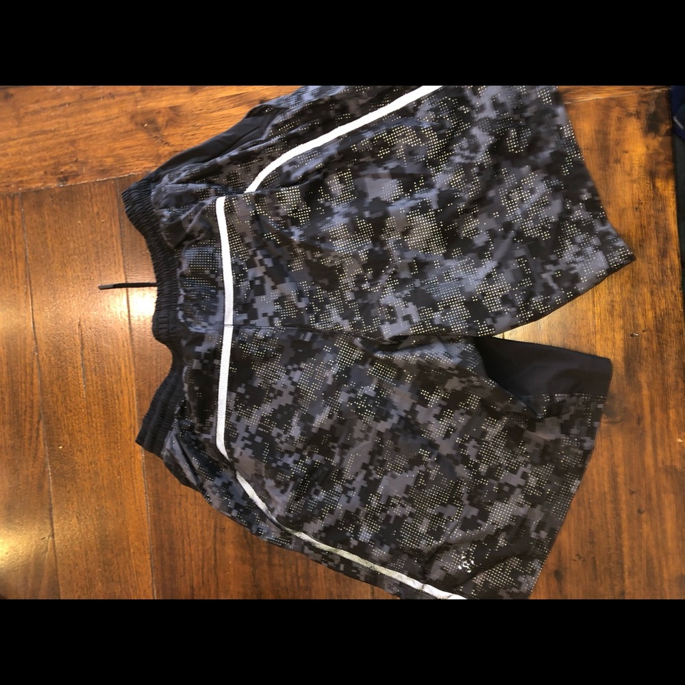 Men’s lulu lemon Shorts